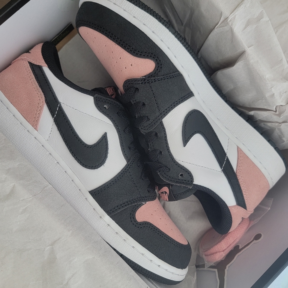 Air Jordan 1 Retro Low OG - Bleached Coral 6.5Y